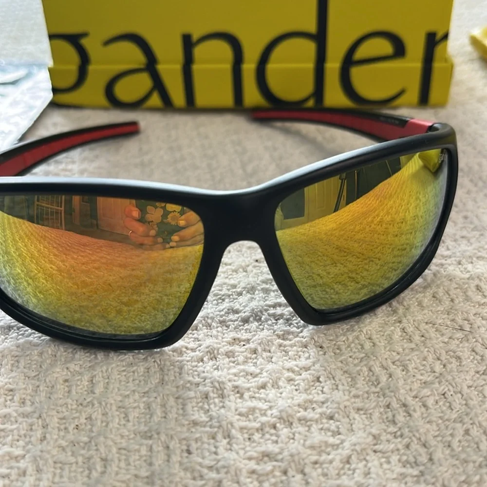 Gander Sports Men wraparound sunglasses Red/Matte black NWOT yellow mirror UV